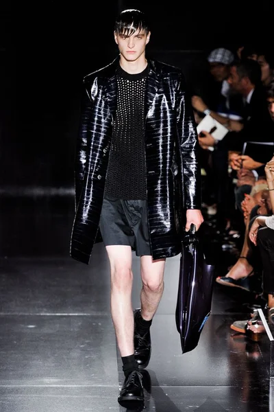 Look 28